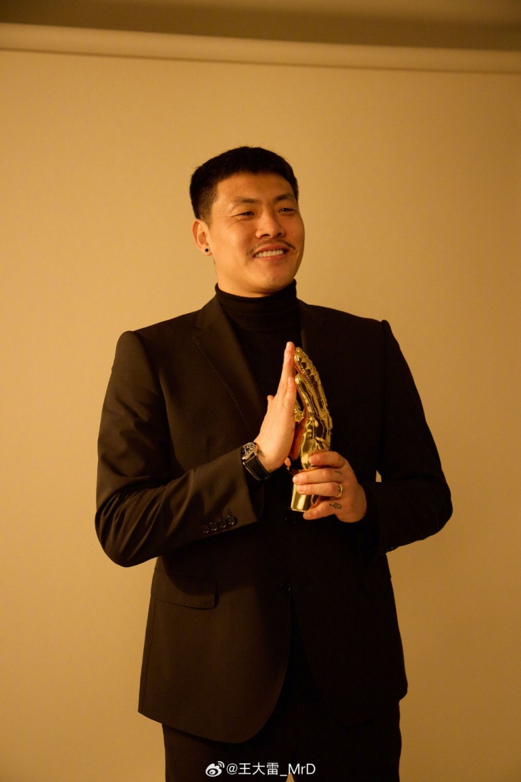 獲中國足球金手套獎，王大雷發(fā)文：既是榮譽也是鞭策自己的動力