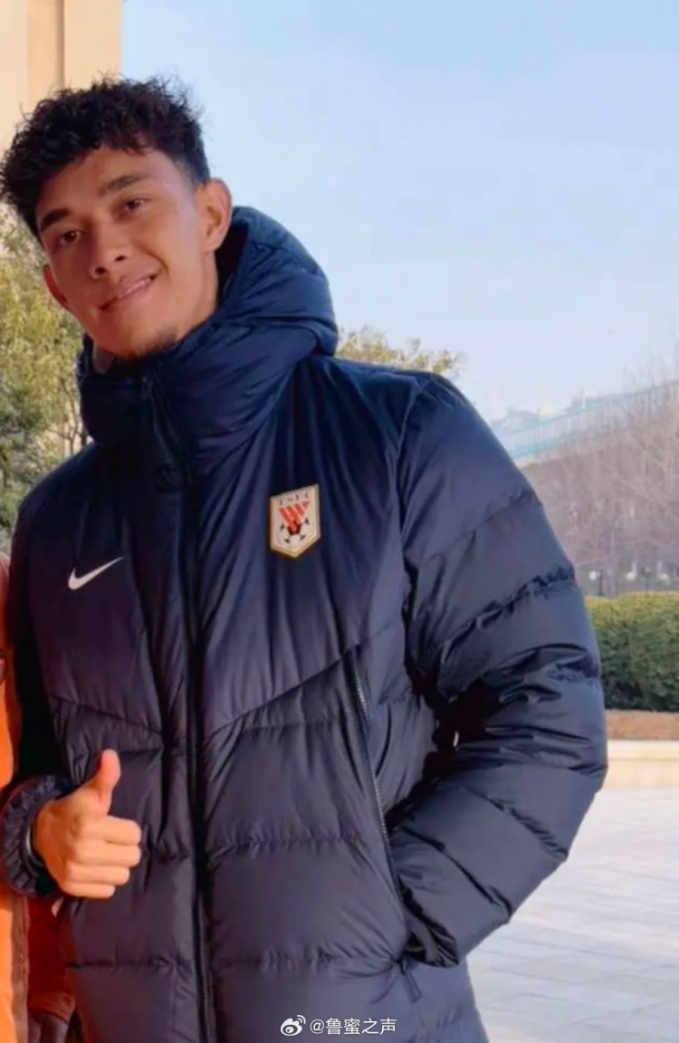 博主：泰山隊新援李小恒已抵達(dá)俱樂部，明天將隨隊登泰山祈福