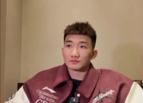 咋形容你和王博的關(guān)系？孫銘徽：像家人 他訓(xùn)練&生活中很照顧我們