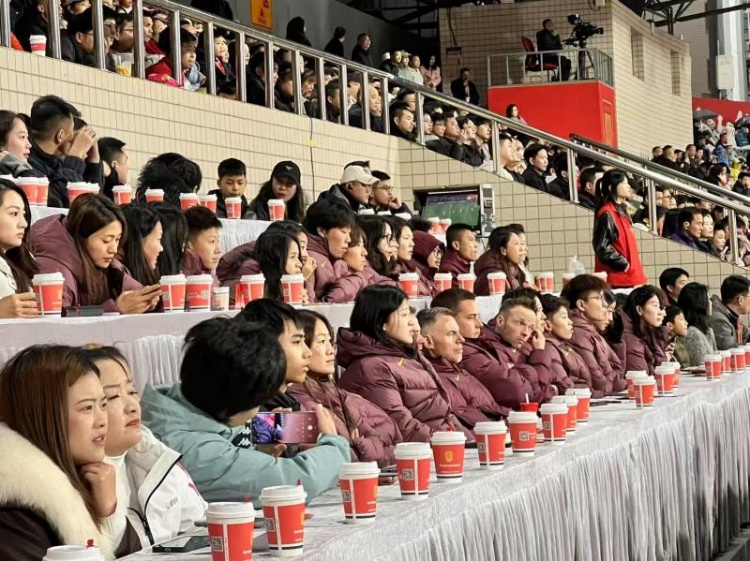 北青體育：中國女足現(xiàn)身中甲賽場，觀看重慶銅梁龍vs遼寧鐵人