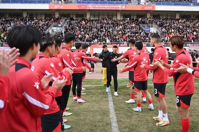 今日賽前，俱樂部為前球員馬曉磊及文爍舉行了退役儀式